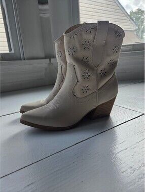 Western Style Ankle Boots Size 7.5